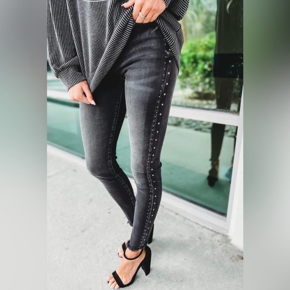 KanCan Hermione High Rise Studded Ankle Black Wash Frayed Hem Jeans Size 15/31 - Picture 9 of 9